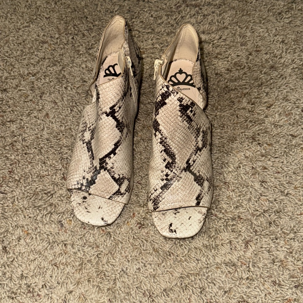 Fergalicious Size 8 Snake Print Ankle Boots